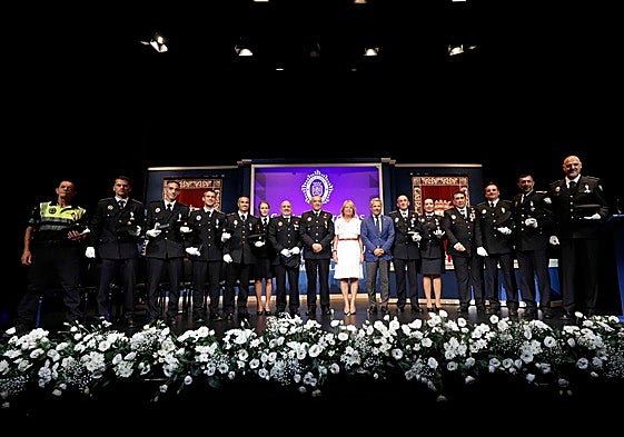 La alcaldesa, Ángeles Muñoz, en el acto de reconocimiento a la Policía Local.
