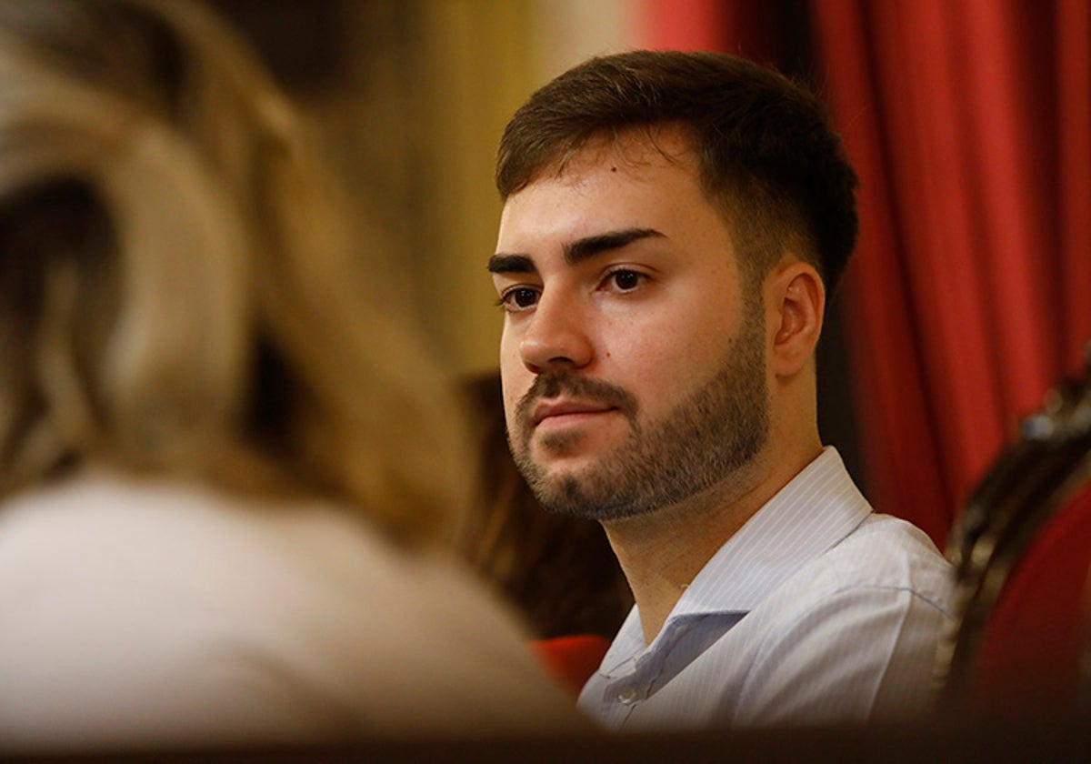 Un edil del PSOE de Antequera se sale del Pleno para apoyar al PP contra la financiación catalana