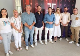 Los alcaldes de Almáchar y Torrox, el diputado de Mayores y ediles, en el teatro municipal.