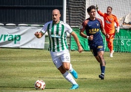 Javi Mérida, jugador del Torremolinos, en el partido frente al UCAM Murcia.