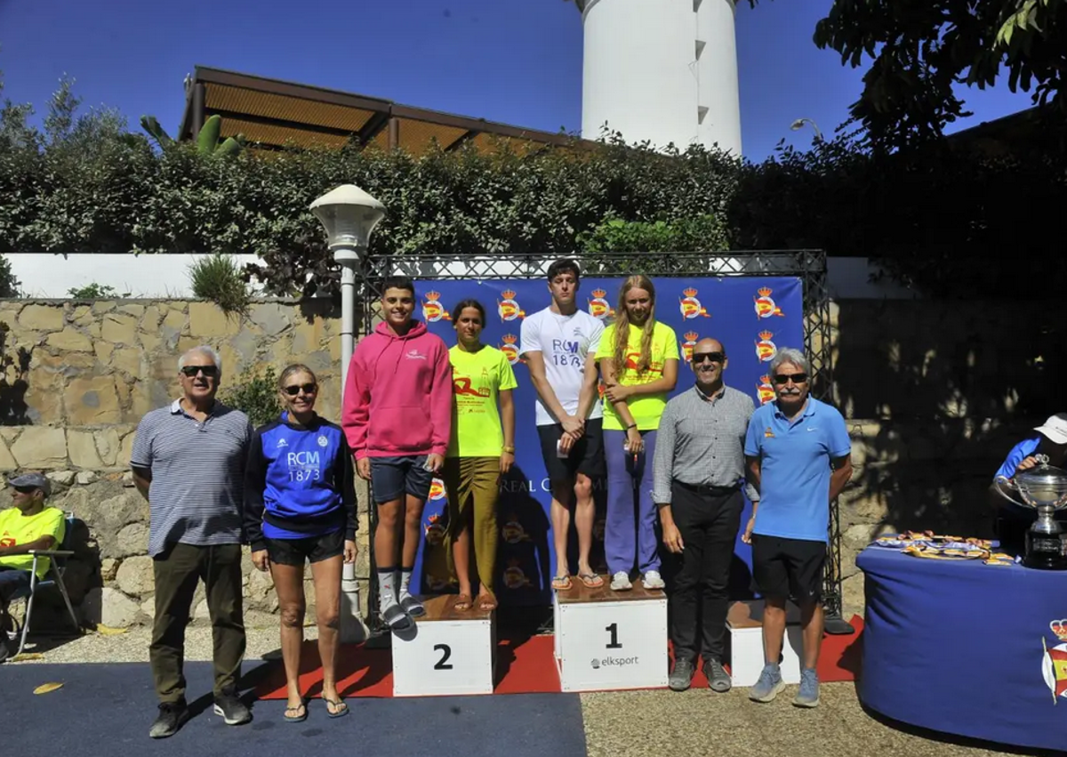 Imagen secundaria 1 - Marcos Honorato y Natalia Rueda, campeonas de la Travesía a nado Memorial Tomás García Zamudio