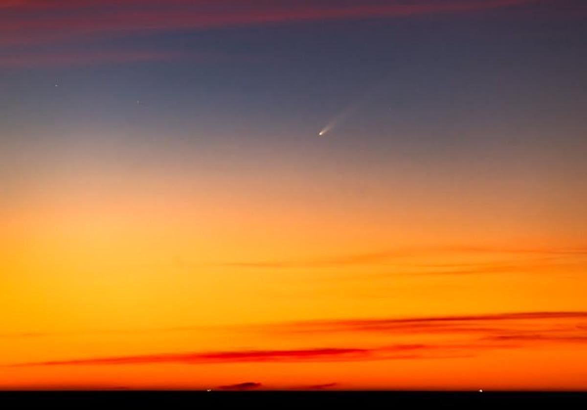 El usuario '@objtormentas' ha captado al cometa desde Málaga, como muestra en su cuenta en X.