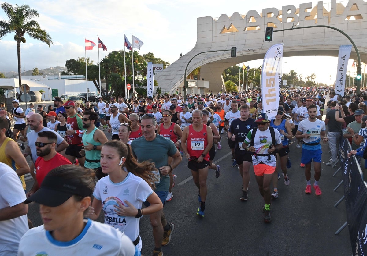 Más de 1.500 atletas han participado en la Media Maratón de Marbella.