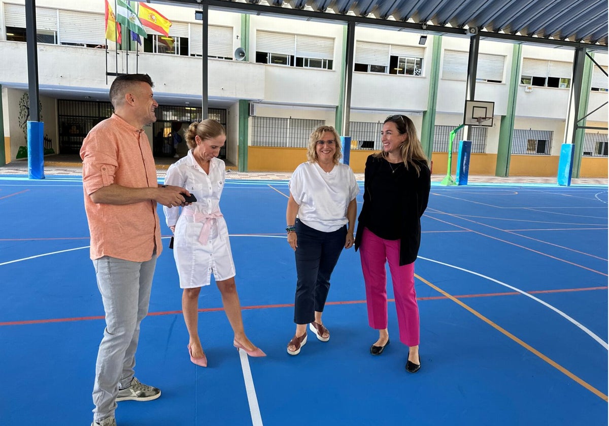 Fuengirola renueva el pavimento de las pistas deportivas de siete colegios públicos