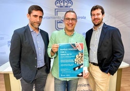 El concejal de Cultura y representantes de la Orquesta Sinfónica de Málaga presentan la iniciativa.