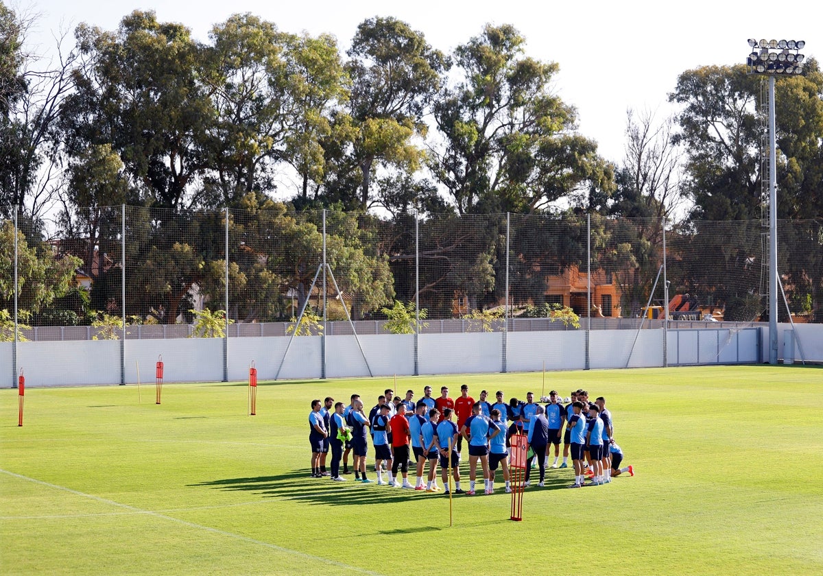 Los jugadores del Málaga en la sesión del lunes, que tuvo lugar en La Academia.