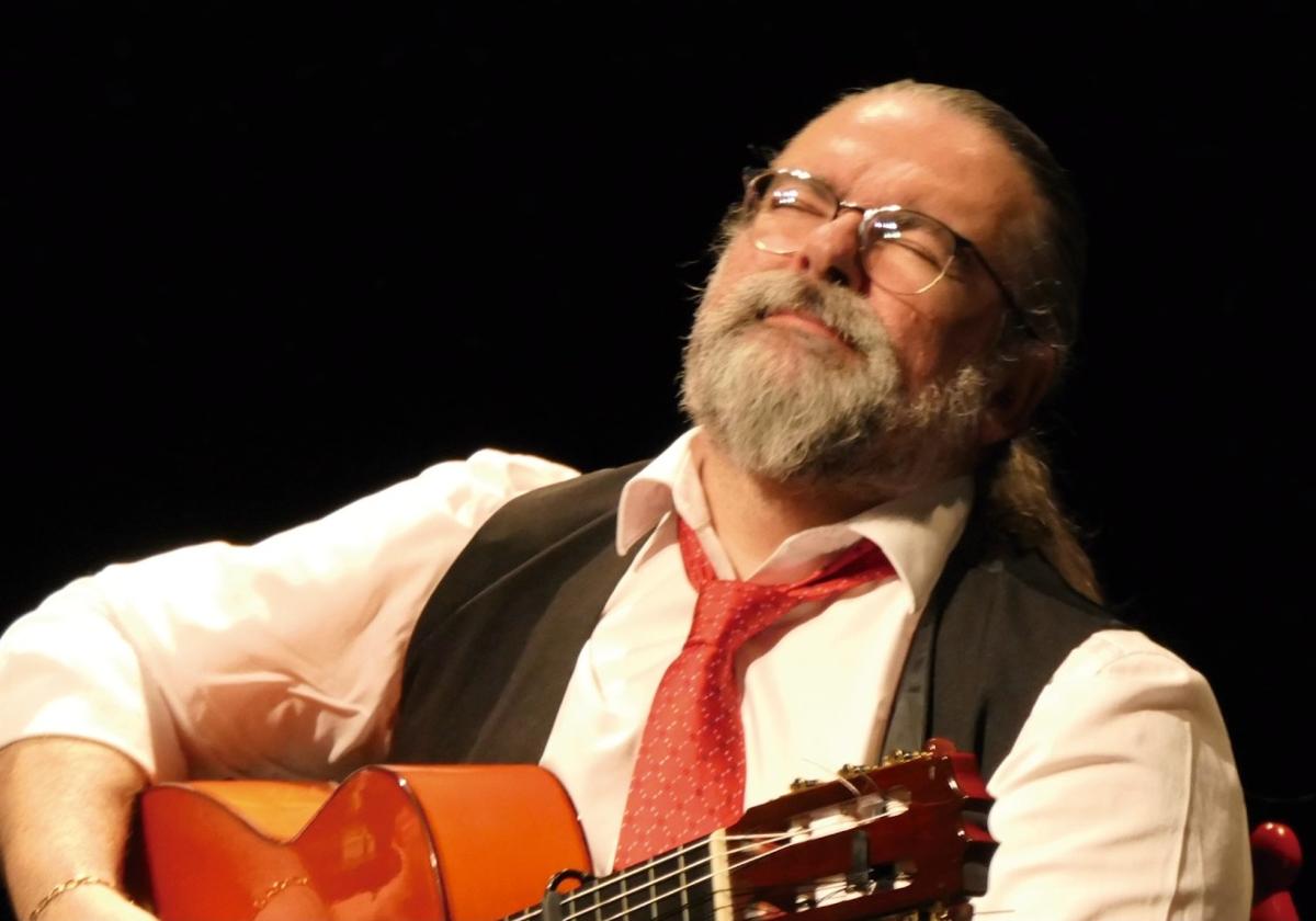 El guitarrista Juan Ramón Caro, en el 50 aniversario de la Cueva del Tesoro