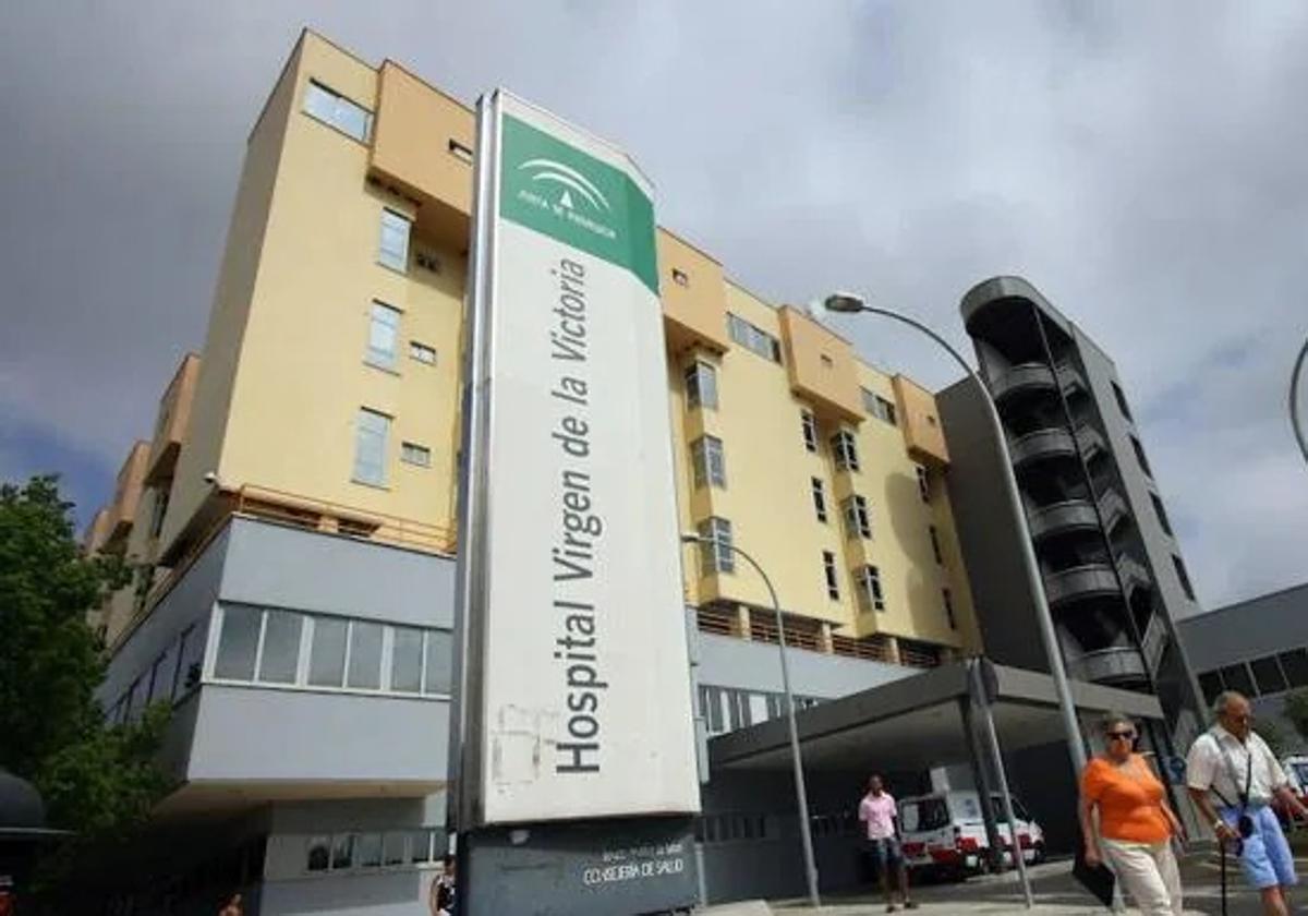 La víctima se encuentra en el Hospital Clínico de Málaga.