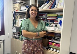 Laura Teruel, investigadora principal del proyecto DesinfoAND, en su despacho.