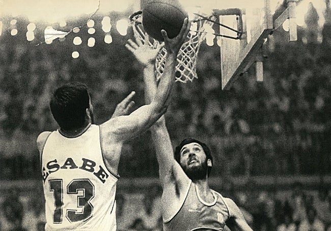 Imagen del segundo encuentro de la fase de ascenso a la ACB jugado en Ciudad Jardín entre el Caja de Ronda y el Oximesa Granada.