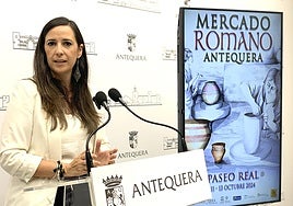 La teniente de alcalde Ana Cebrián presentando las jornadas