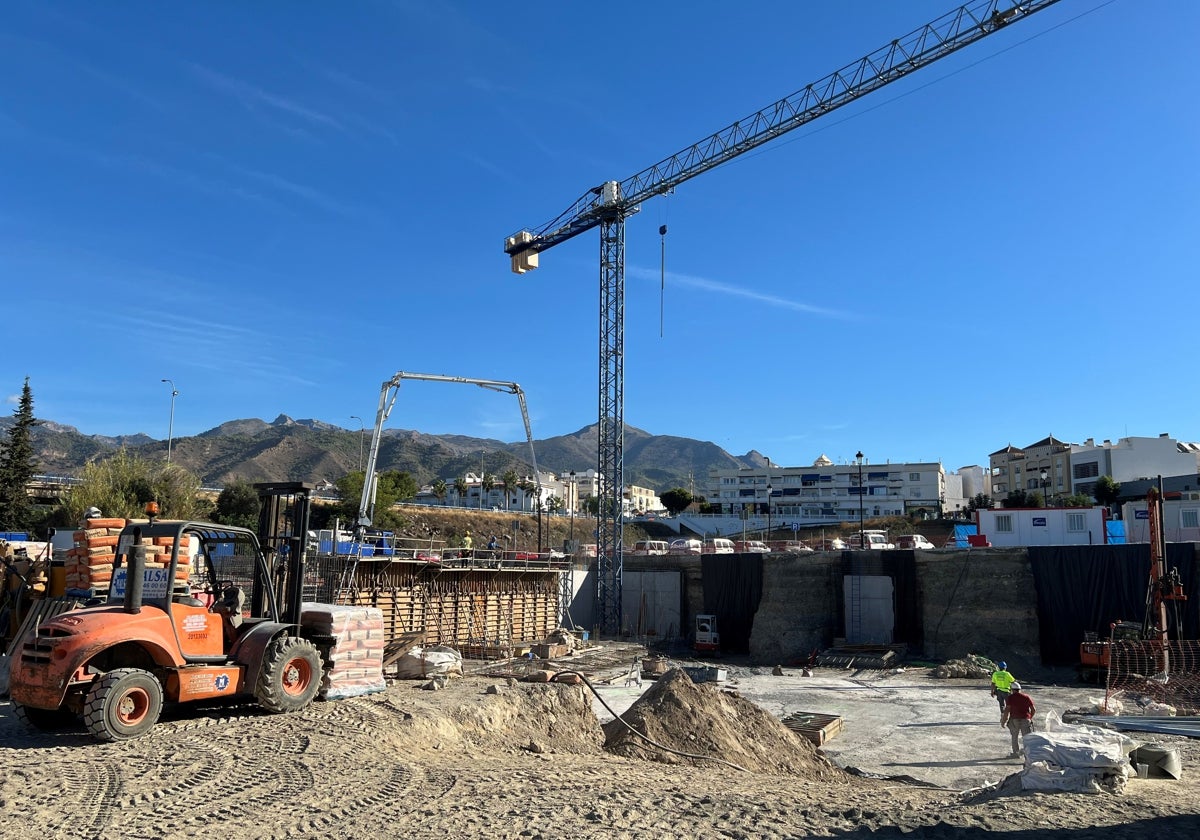 Imagen del estado de las obras del nuevo centro de salud de Nerja, este viernes.