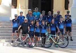 Los enfermos han realizado hoy una marcha ciclista reivindicativa.