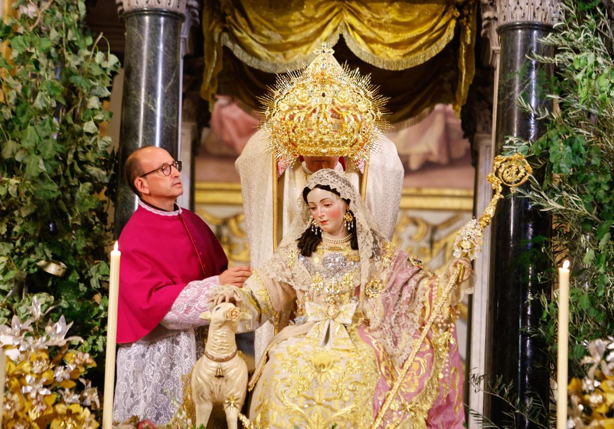 Málaga corona a su Divina Pastora