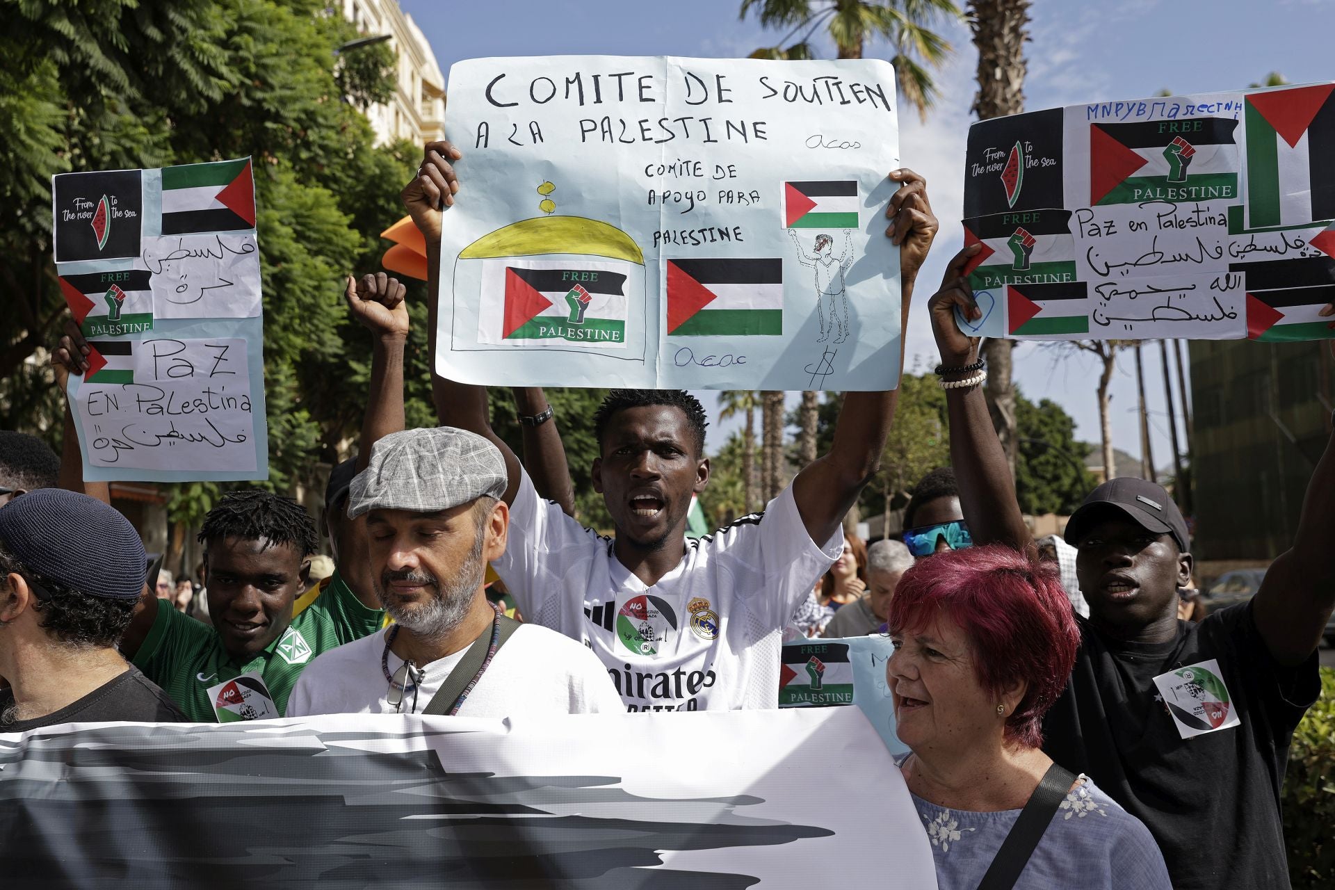 Más de mil personas salen a la calle en Málaga para pedir la paz en Palestina