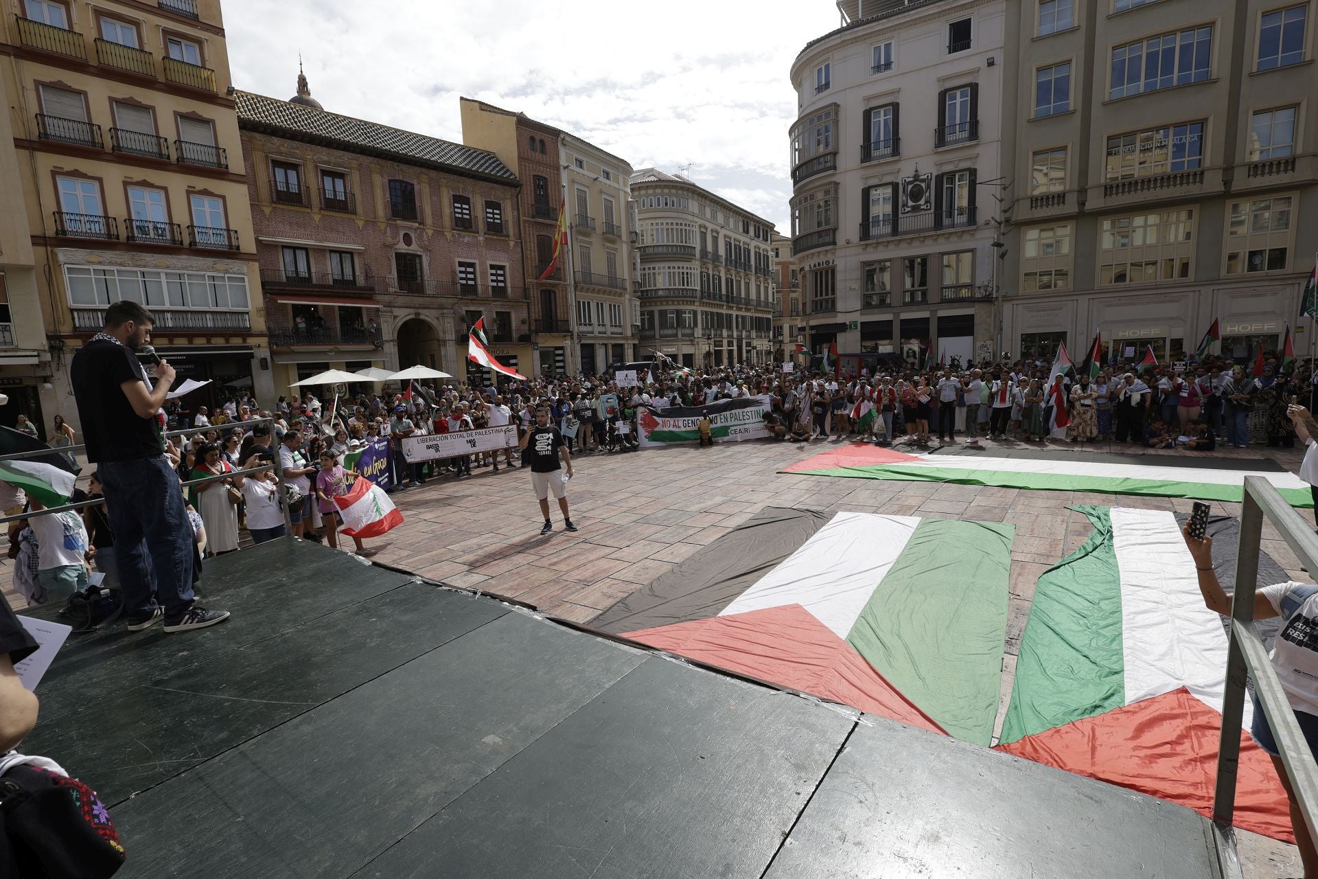 Más de mil personas salen a la calle en Málaga para pedir la paz en Palestina