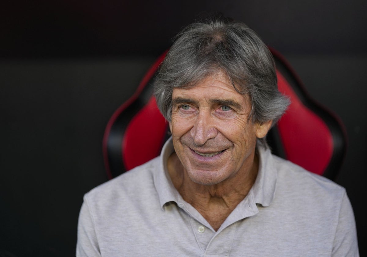 Manuel Pellegrini, este domingo en el banquillo del Sánchez Pizjuán, con 71 años y 20 días.