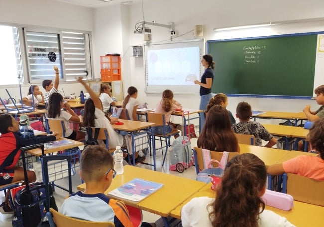 Imagen de uno de los los talleres escolares sobre movilidad sostenible en Vélez-Málaga.