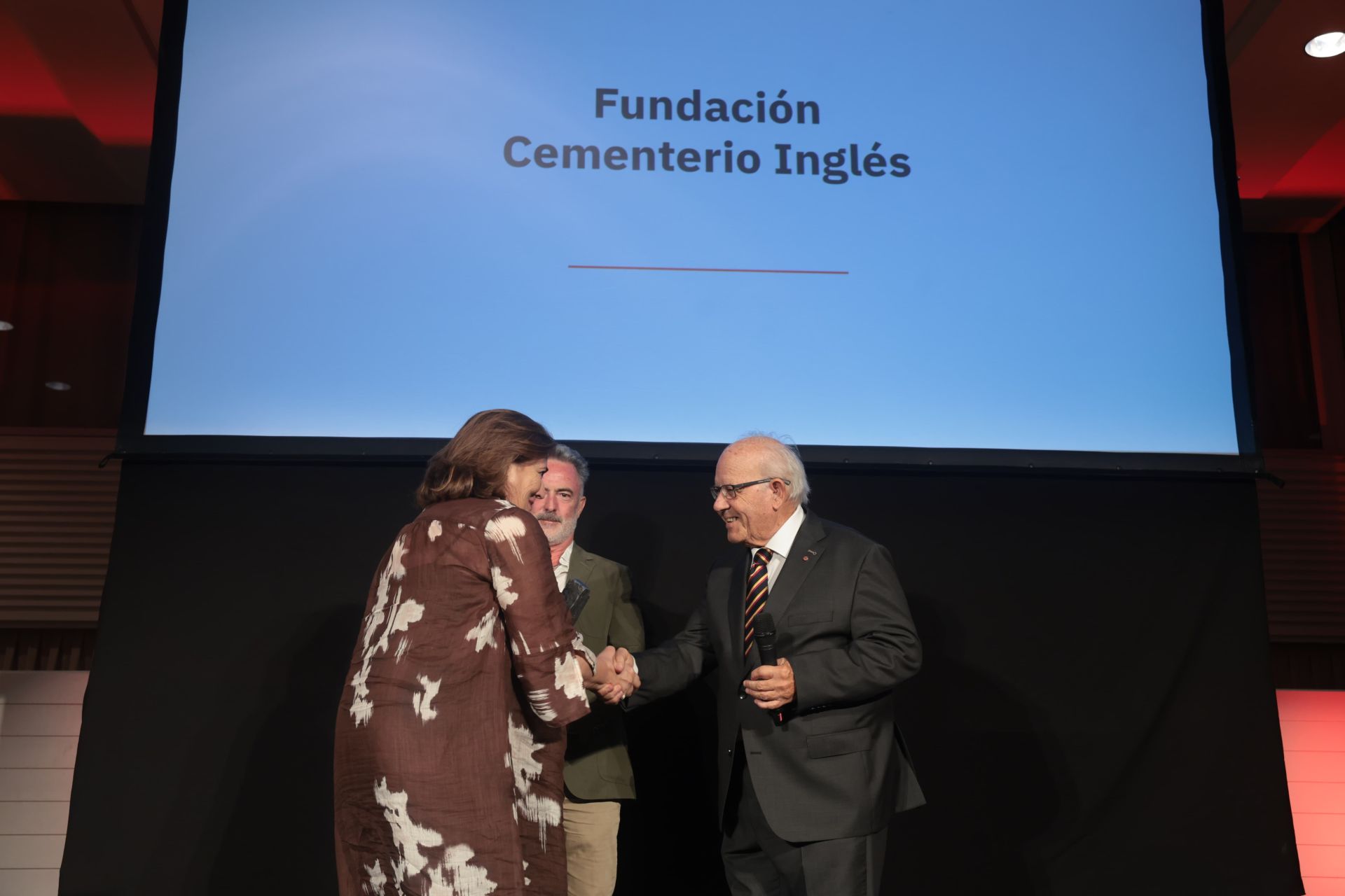 SUR in English: cuatro décadas conectando comunidades