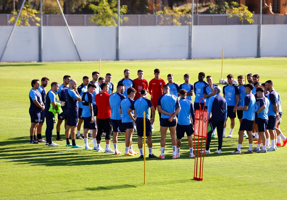 La plantilla del Málaga, en un entrenamiento reciente.