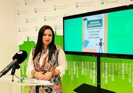 La edil veleña de Educación, Lourdes Piña, en la presentación de la iniciativa.