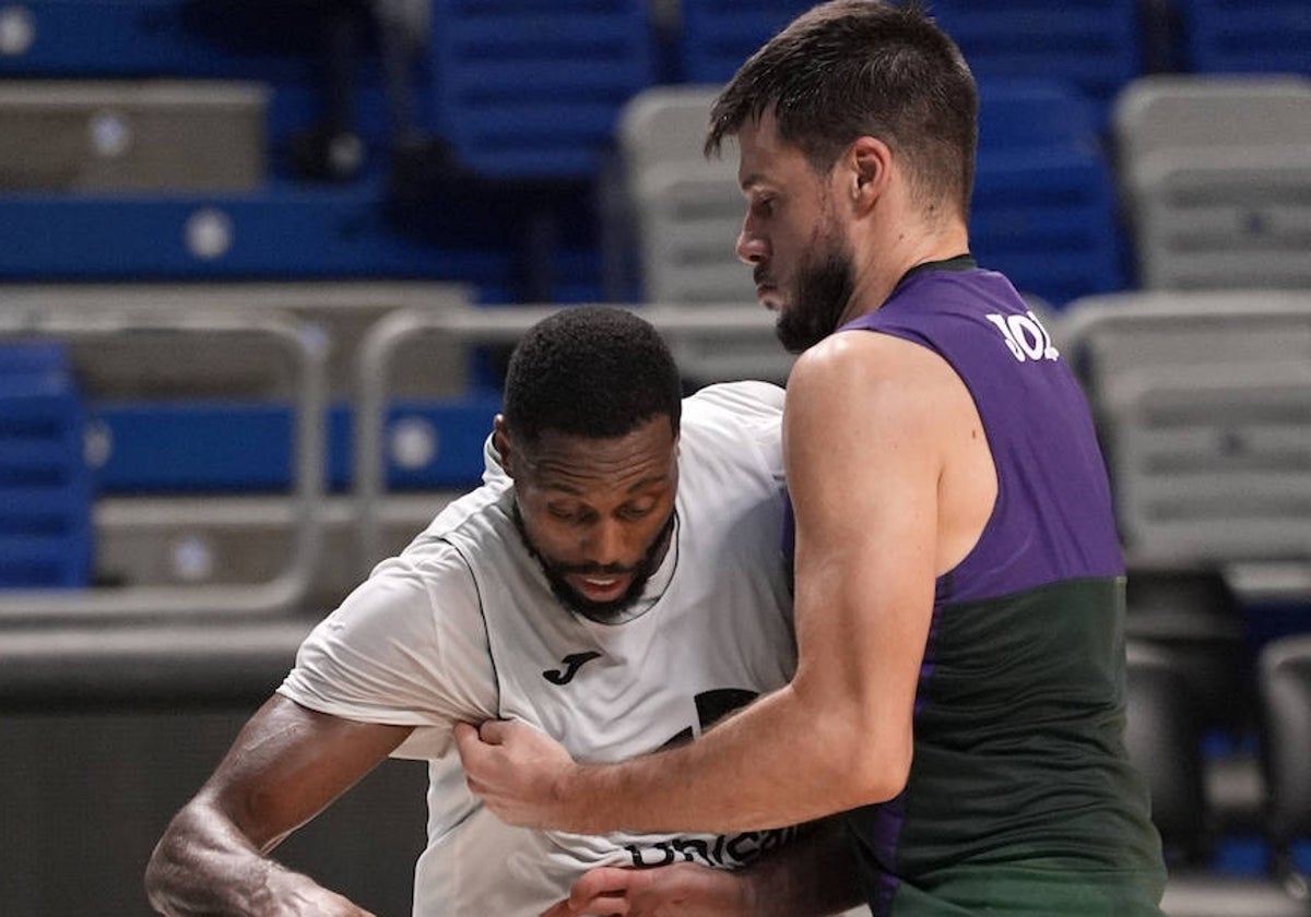 Ejim y Barreiro, durante el entrenamiento de ayer.