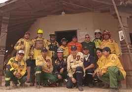 Dos españoles, entre los que se encuentra Paco, forman parte del grupo de ayuda.