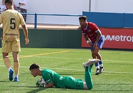 Imagen del derbi entre el Torre del Mar y el Malagueño.