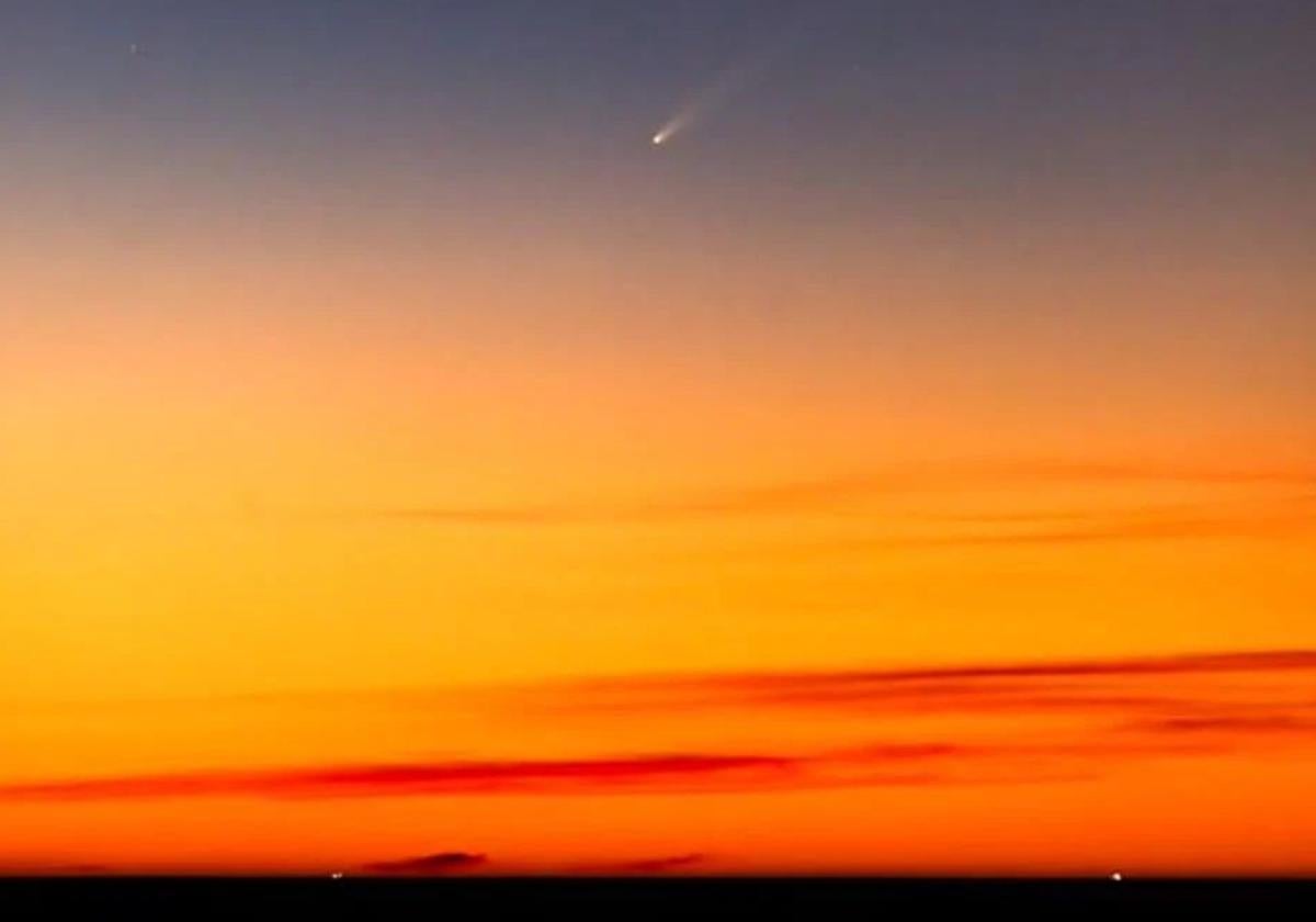 El usuario '@objtormentas' ha captado al cometa desde Málaga, como muestra en su cuenta en X.