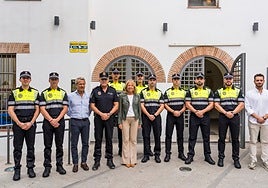 La alcaldesa, Ángeles Muñoz, ha recibido a los nuevos agentes.