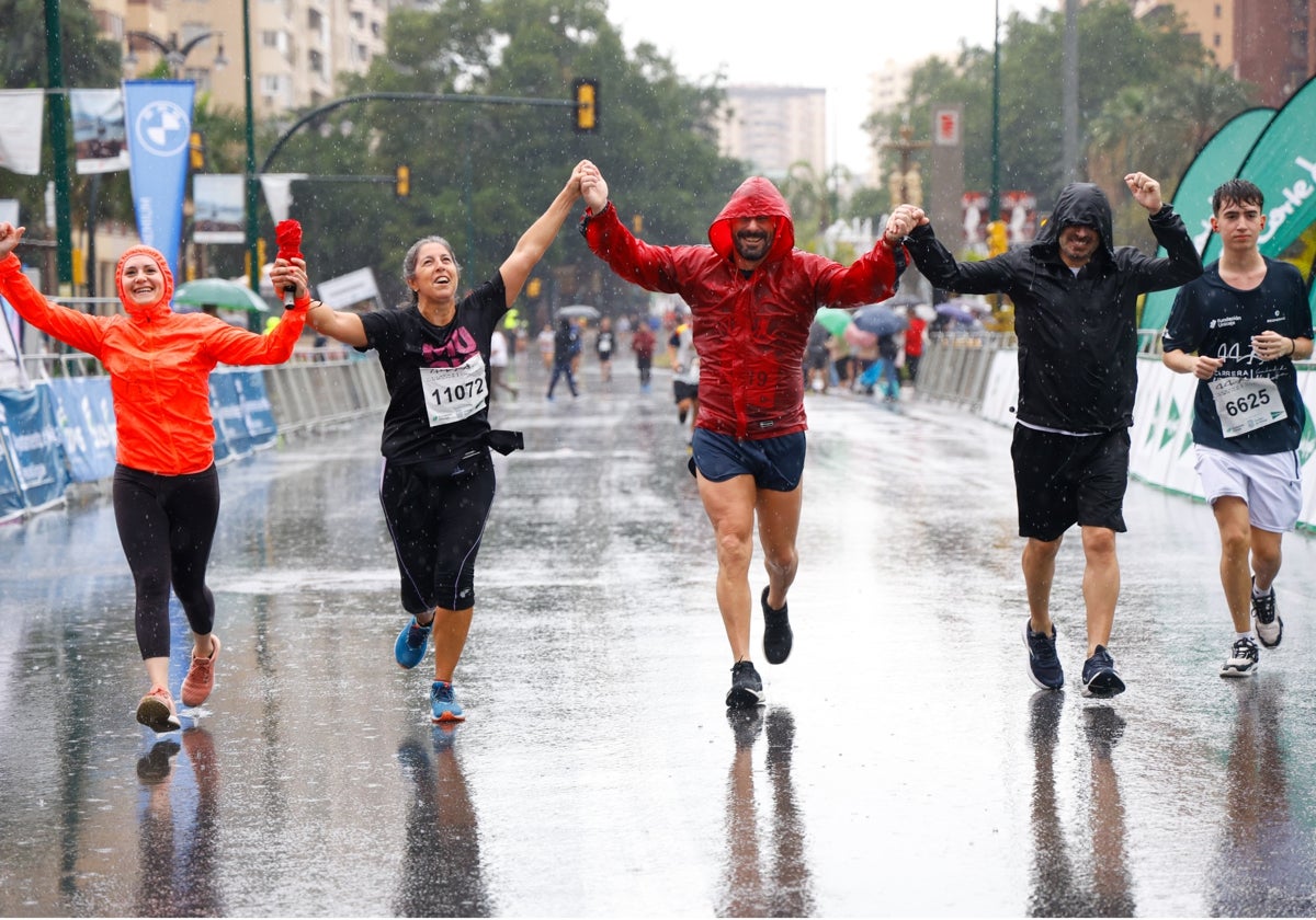 Tres mil valientes y tres mil motivos para correr bajo la lluvia