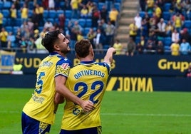 Ontiveros celebra el primero de sus dos goles ante el Málaga en el Nuevo Mirandilla.