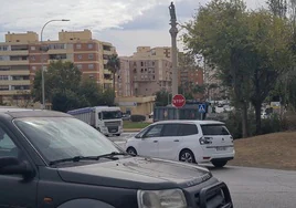 Tráfico entre la calle México y la avenida de la Libertad de Torremolinos.