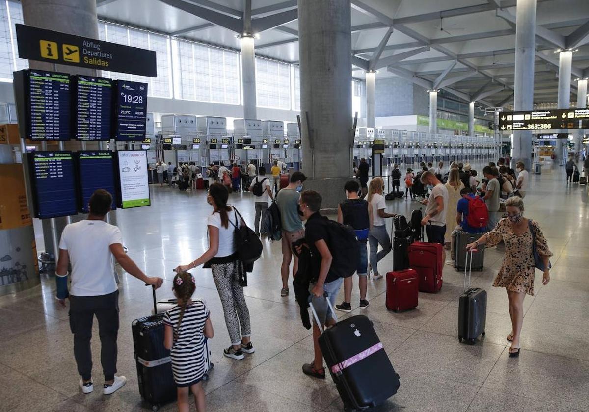 Detenido en el aeropuerto de Málaga con dos kilos de cocaína en su equipaje