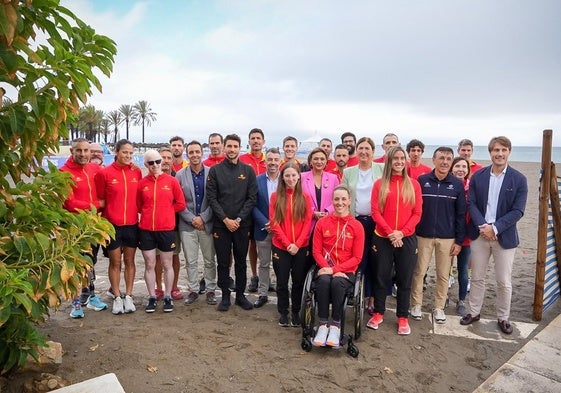 'Media day' de este miércoles, en el Chiringuito Pepe y Carmen, junto a la selección paralímpica, Alberto González y autoridades implicadas en el evento.