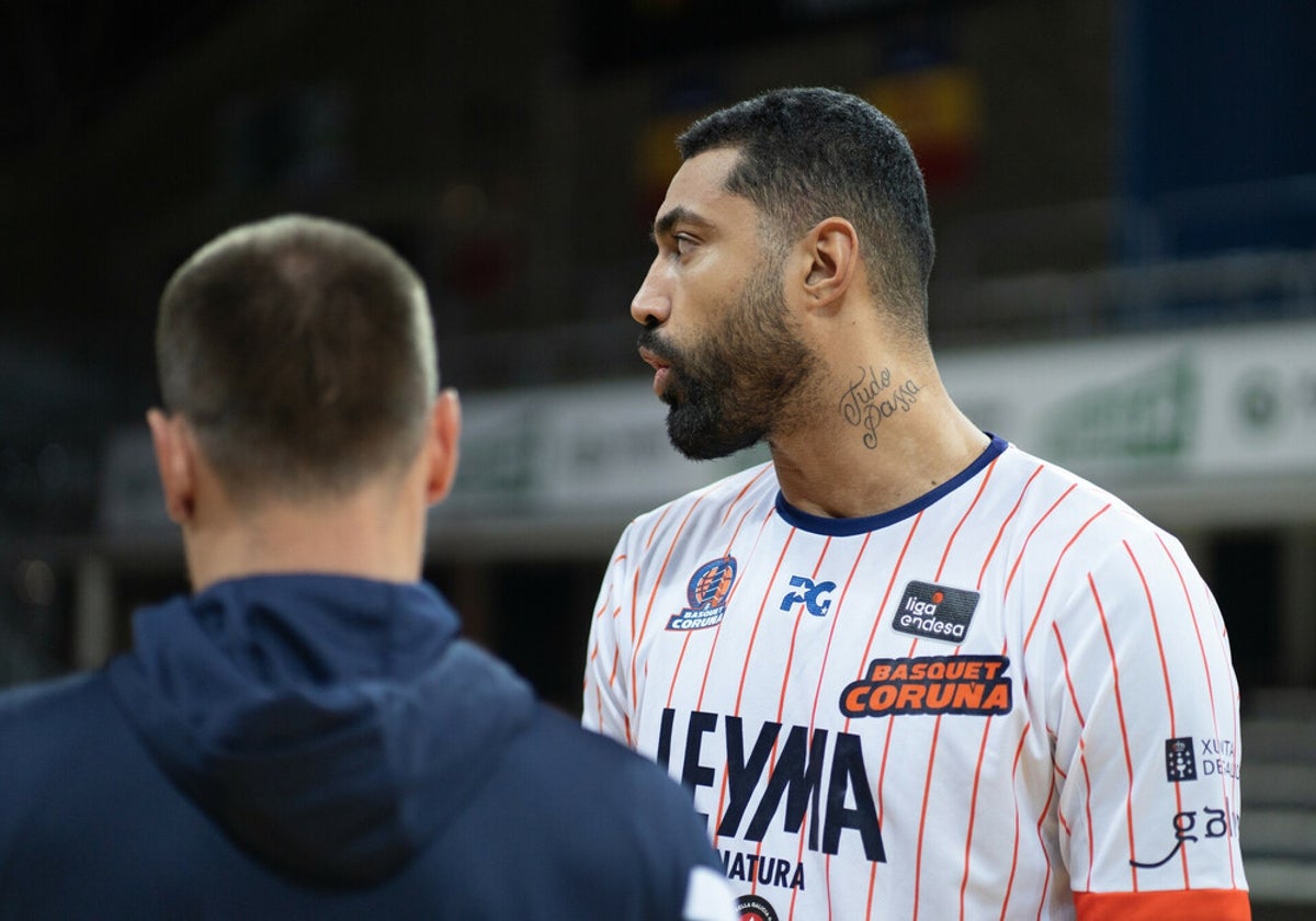 Augusto Lima, antes de un partido con su nuevo equipo, el Leyma Coruña.