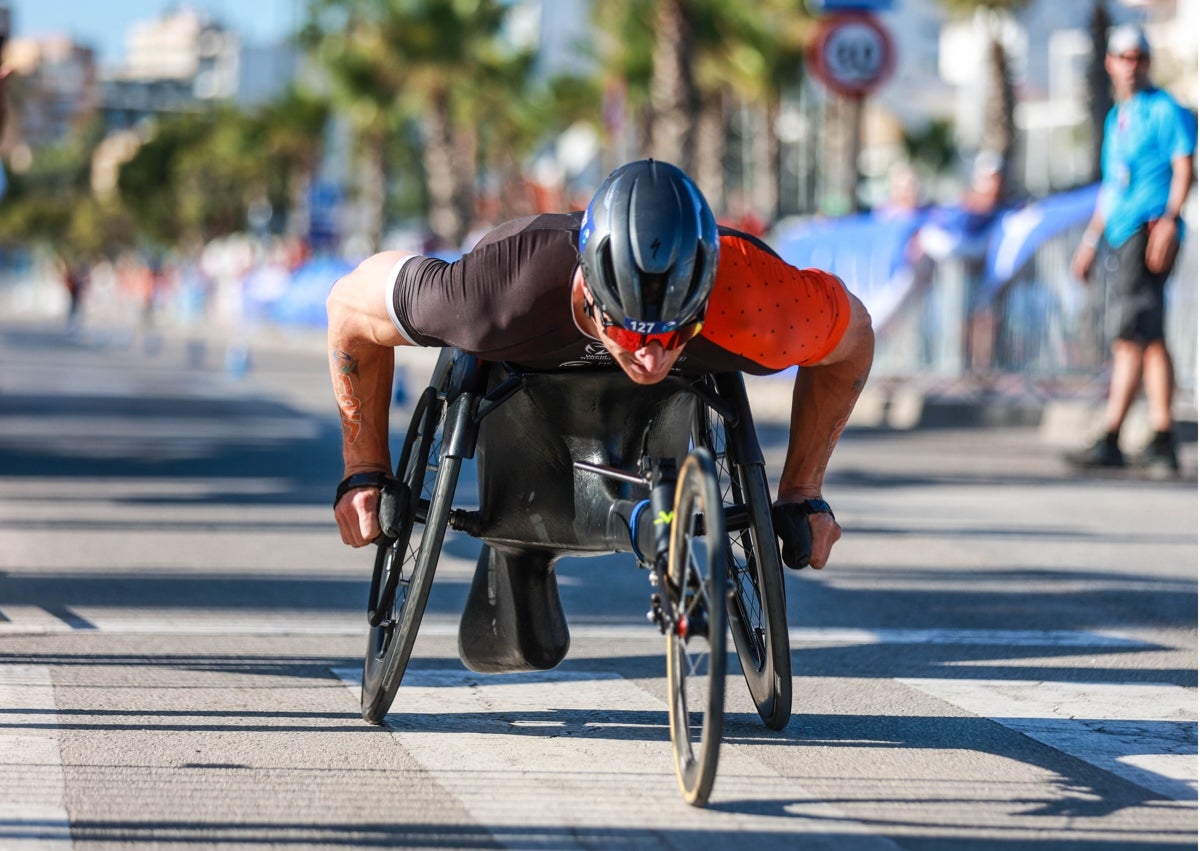 Imagen secundaria 1 - Aluvión de medallas españolas en la segunda jornada del Mundial de Triatlón de Torremolinos