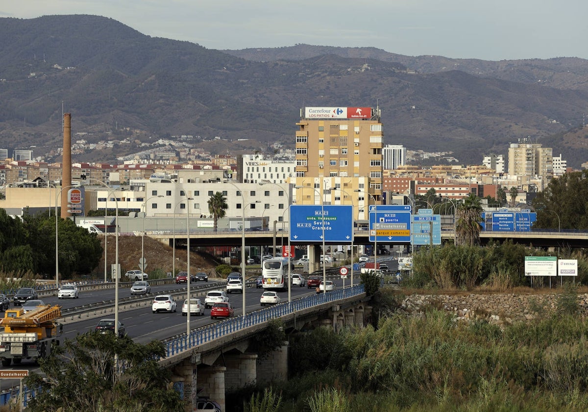 Málaga contrata el proyecto para reparar las patologías del puente de la antigua 340