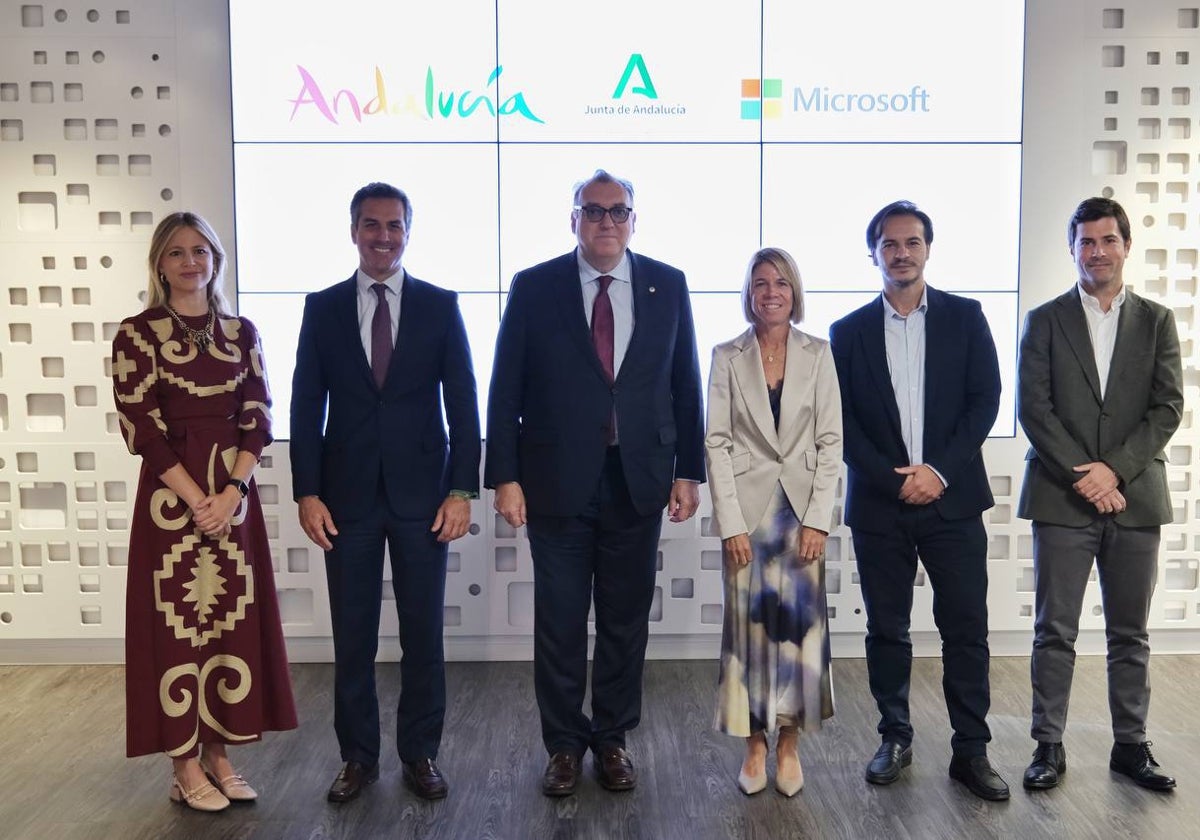 Arturo Bernal, junto a directivos de Microsoft.