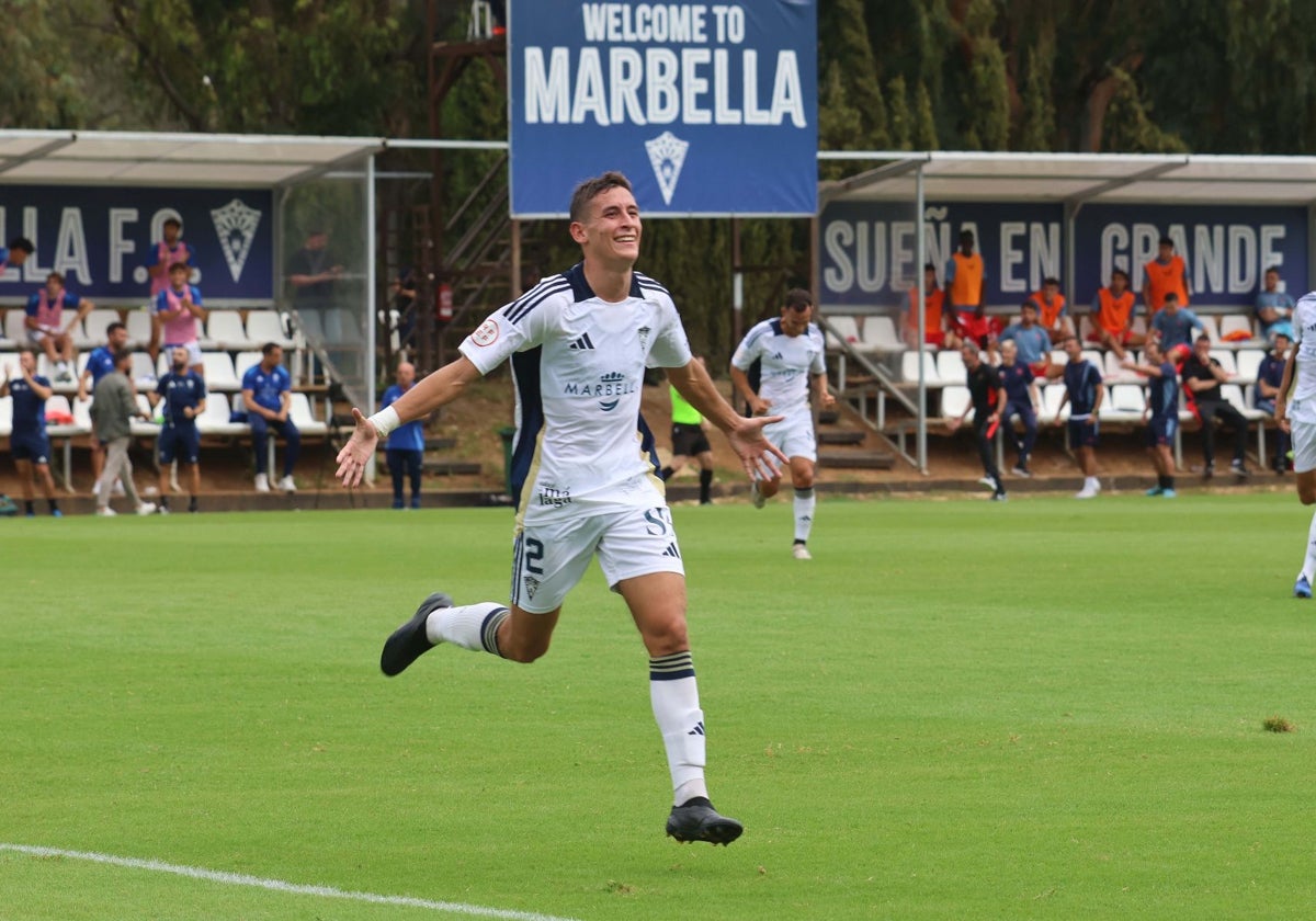 Jorge celebra el gol ante el filial del Sevilla.