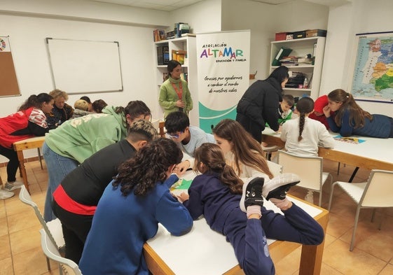 La Asociación Altamar trabaja desde un local en pleno corazón de La Trinidad con talleres para familias del barrio.