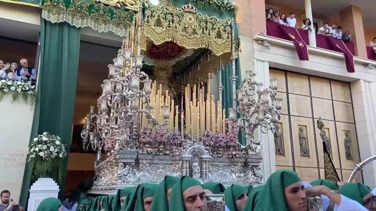 Salida de la procesión extraordinaria de la Virgen de Estudiantes