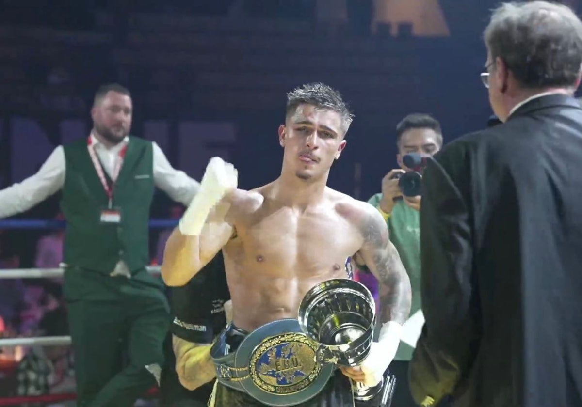 El malagueño Samuel Molina, con su cinturón de campeón de Europa.