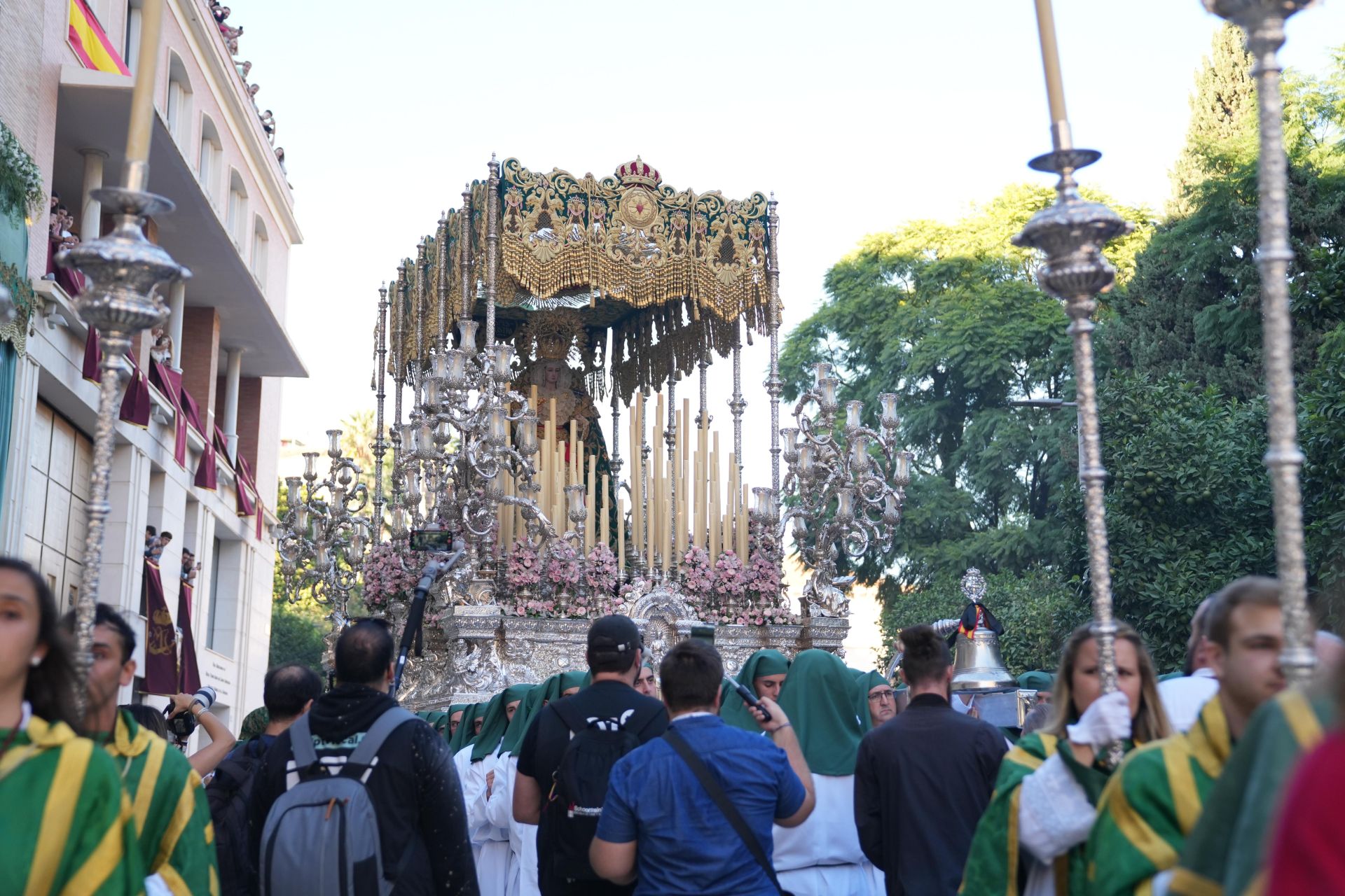 La procesión extraordinaria de la La Virgen de Gracia y Esperanza, en imágenes