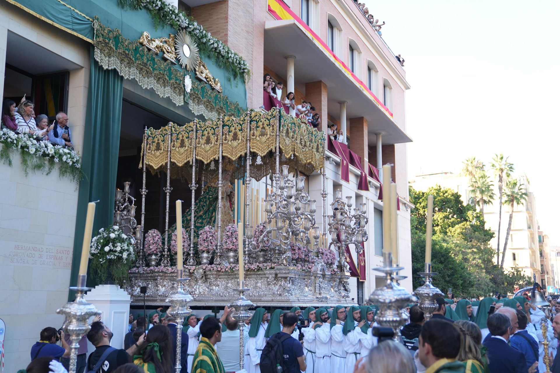 La procesión extraordinaria de la La Virgen de Gracia y Esperanza, en imágenes