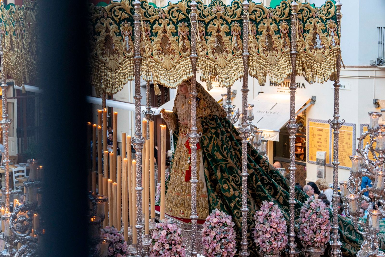 La procesión extraordinaria de la La Virgen de Gracia y Esperanza, en imágenes