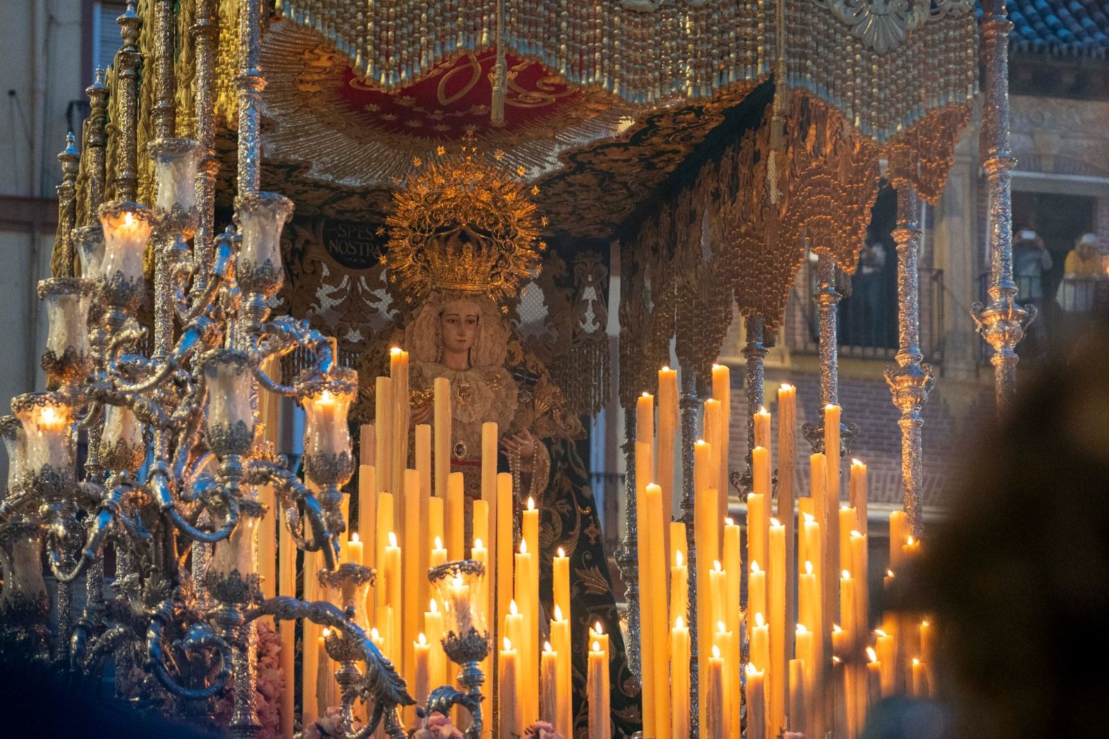 La procesión extraordinaria de la La Virgen de Gracia y Esperanza, en imágenes