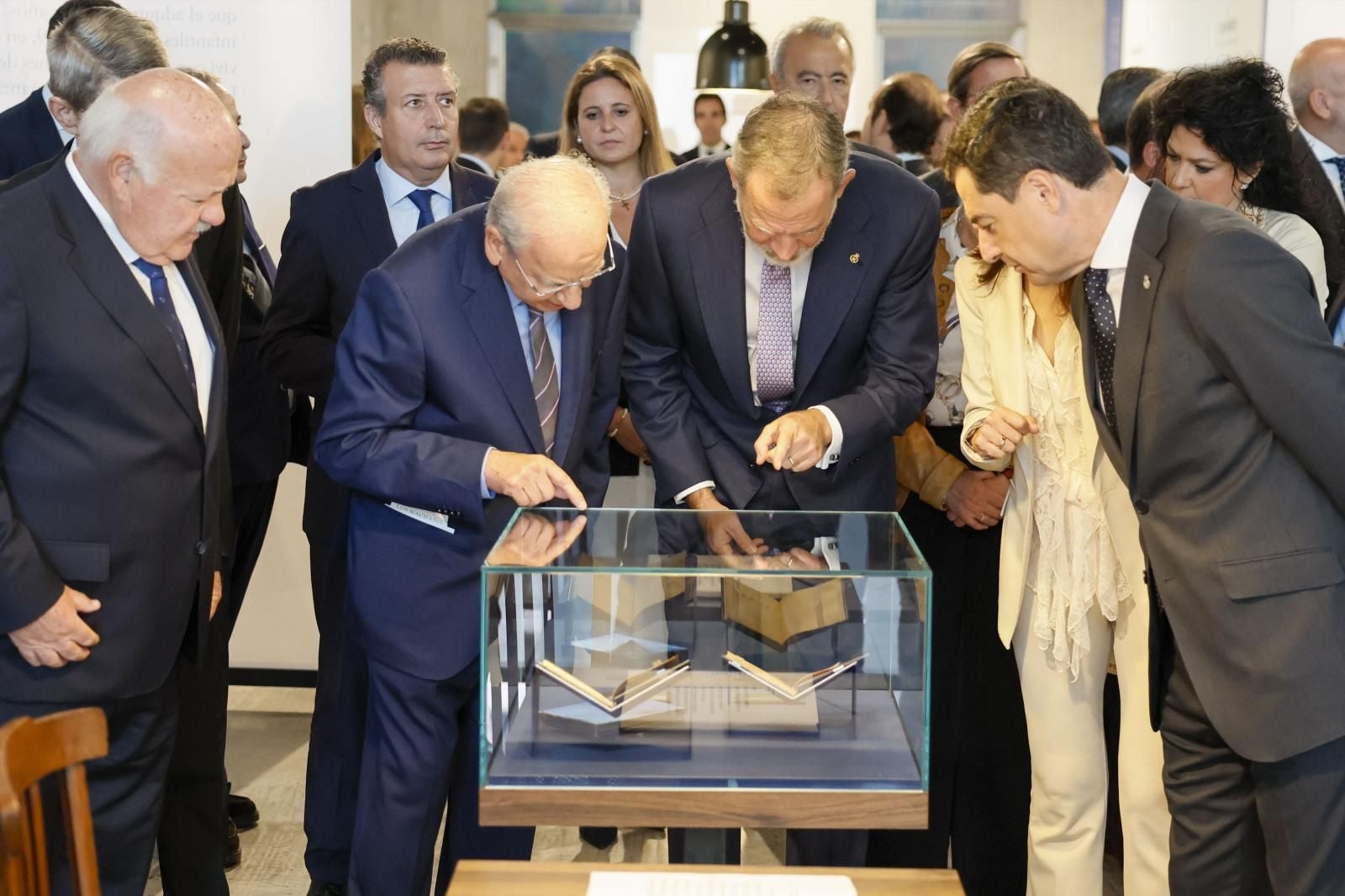 El Rey inaugura en Sevilla la muestra &#039;Los Machado. Retrato de familia&#039; con 200 manuscritos, cartas y fotos