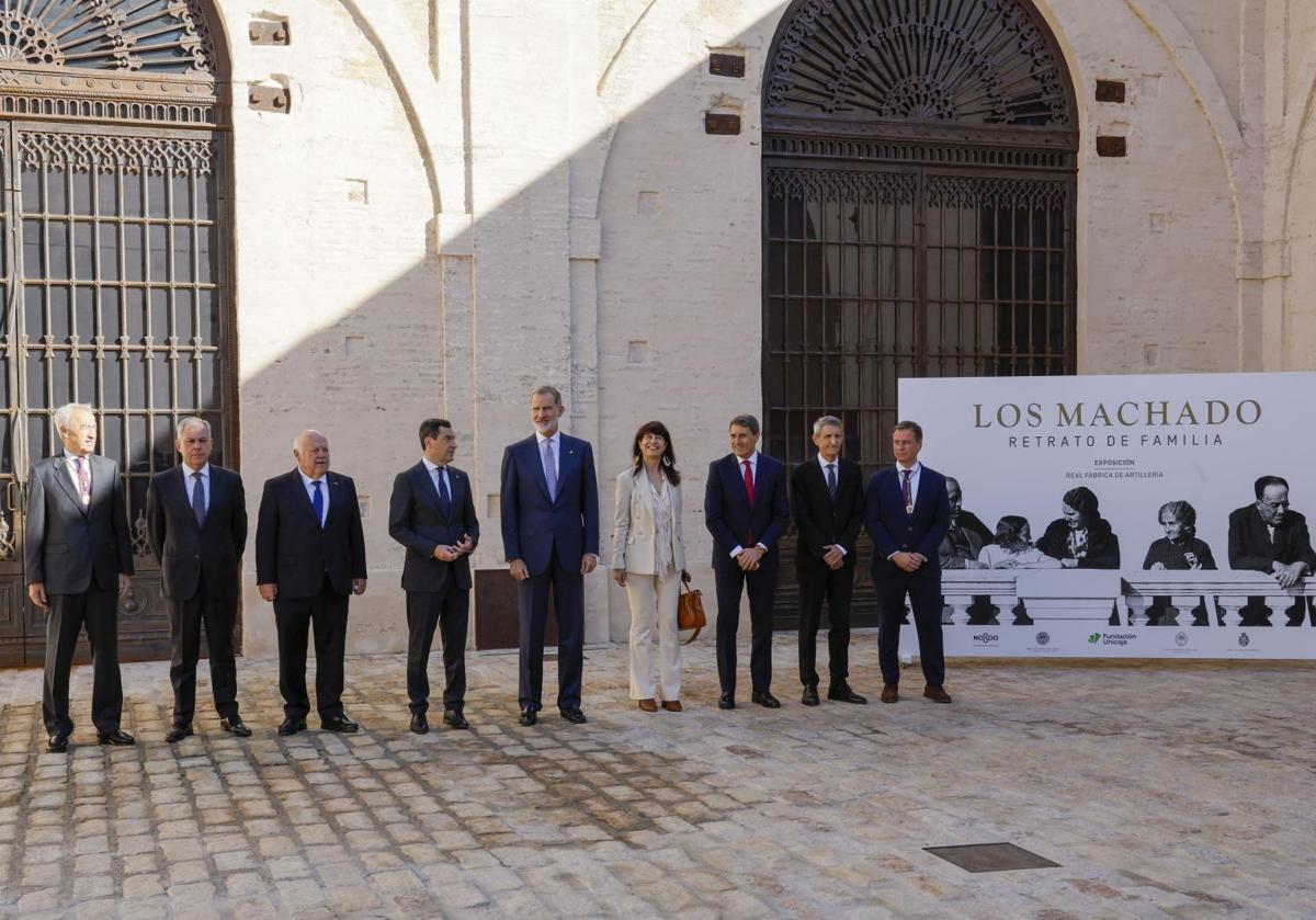 El Rey inaugura en Sevilla la muestra 'Los Machado. Retrato de familia' con 200 manuscritos, cartas y fotos