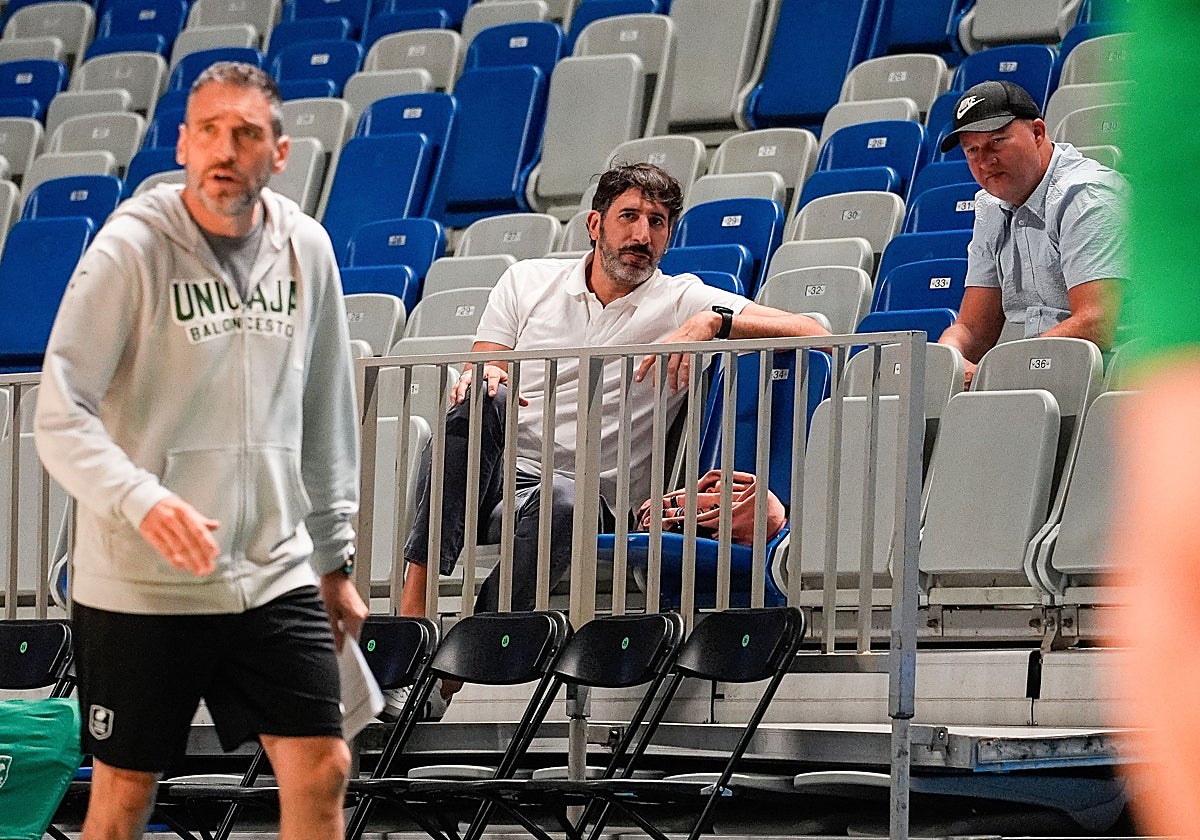 Ibon Navarro, en primer plano, y al fondo, Álex Mumbrú.